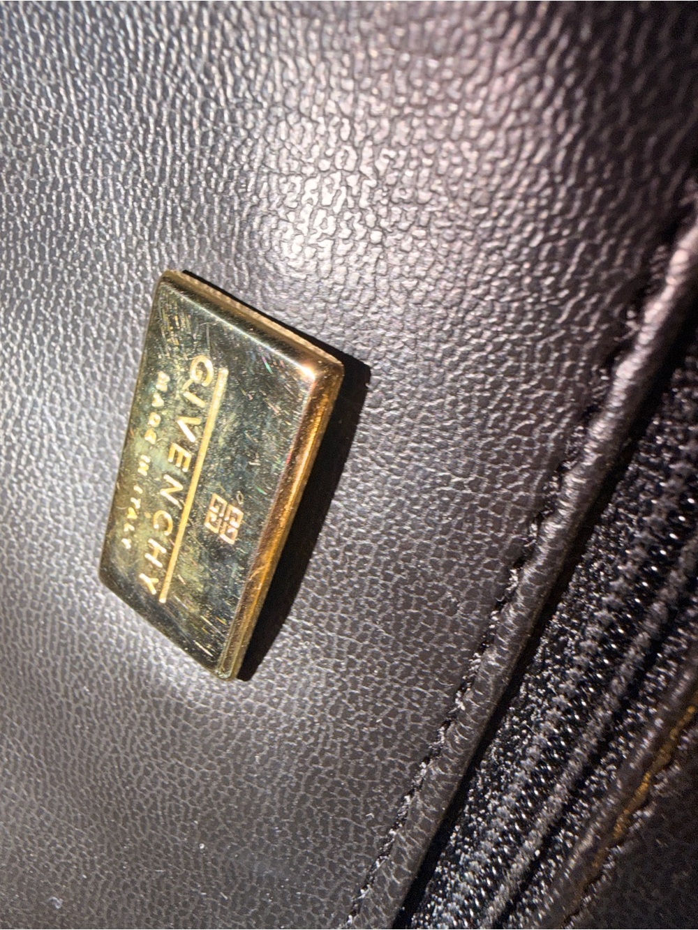 GIVENCHY RUN WAY BAG. Cream Tote Bag with Black Logo Accent - Picture 7 of 9